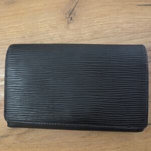 Louis Vuitton Epi Leather Compact Wallet Black Snap Closure Zip